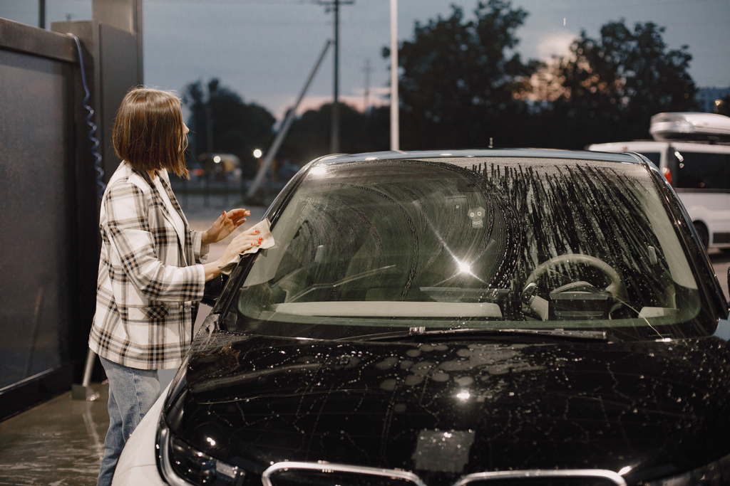 Should You Wash Your Car After a Glass Replacement?