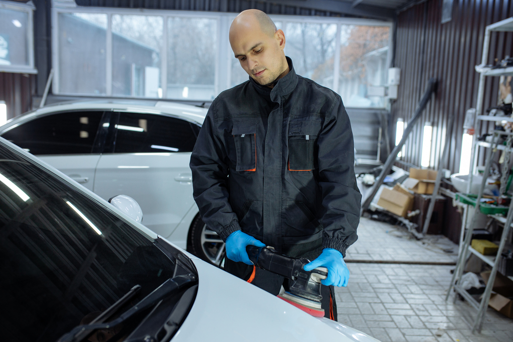 How Monsoon or Winter Affects Your Windshield – And What to Do About It