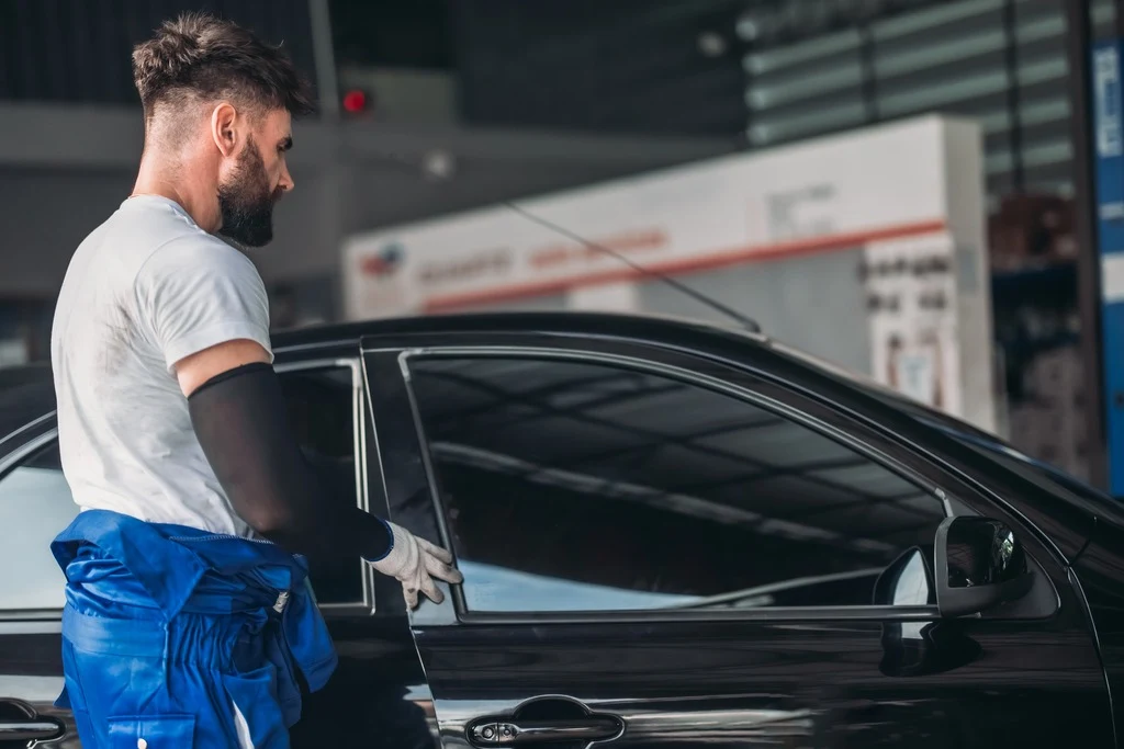 Can a Windshield Crack While Parked? Complete Guide for Car Owners?